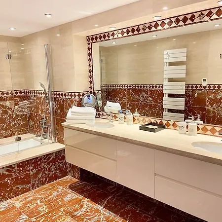 5 Beds Swimming Pool Jacuzzi Near Monaco فيلة